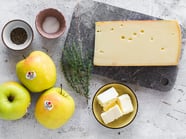 Ravioli di patate ripieni di mele Golden Delicious e formaggio