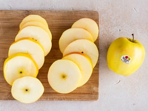 Donut di mela su stecco con mele Golden Delicious