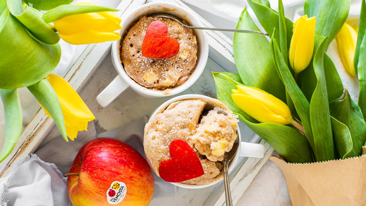 Pinova apple mug cake in the microwave