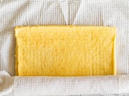 Sponge roll filled with spiced Red Delicious apples