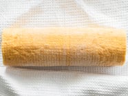 Sponge roll filled with spiced Red Delicious apples