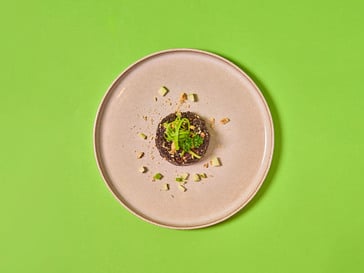 Muffin di riso venere, mela Granny Smith e speck