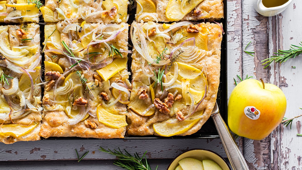 Focaccia con mele Golden Delicious Val Venosta e cipolle