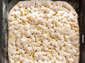 Focaccia con mele Golden Delicious Val Venosta e cipolle