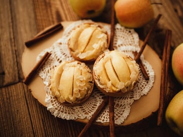 Tartellette con crema alla vaniglia e mele Golden Delicious Val Venosta
