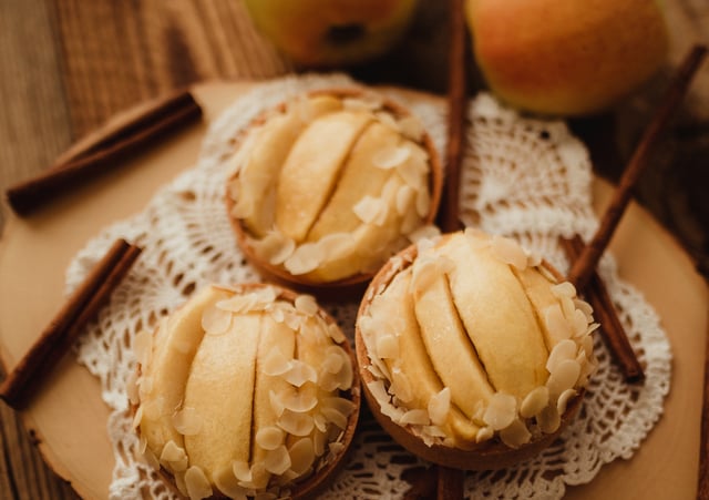 Tartellette con crema alla vaniglia e mele Golden Delicious Val Venosta