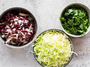 Kraut-Radicchio-Salat mit gegrillten Marillen aus dem Vinschgau