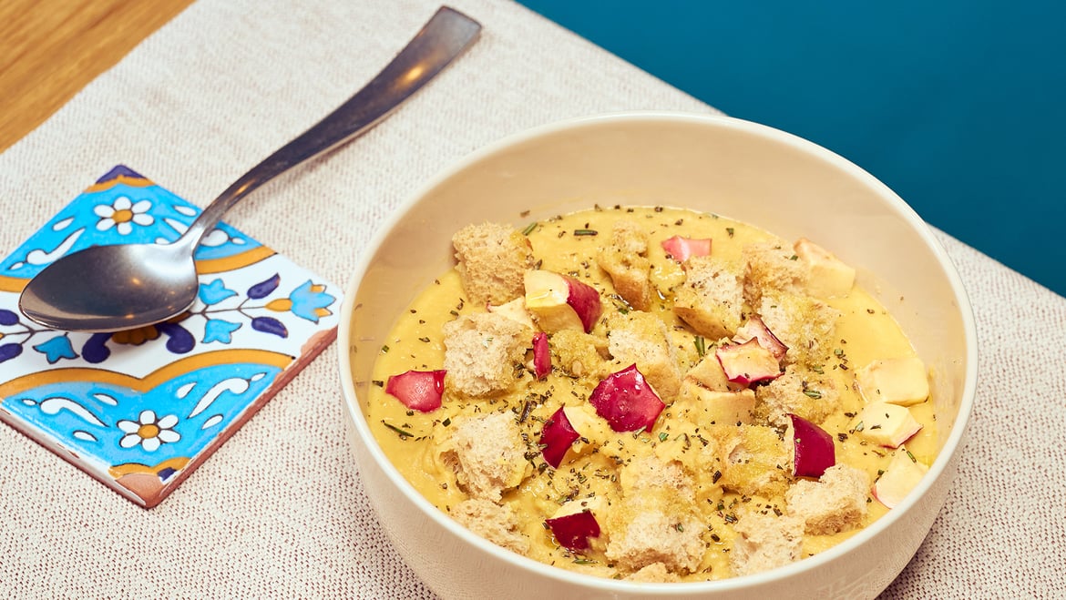 Cremesuppe mit Gala Äpfeln aus dem Vinschgau und toskanischen Kichererbsen