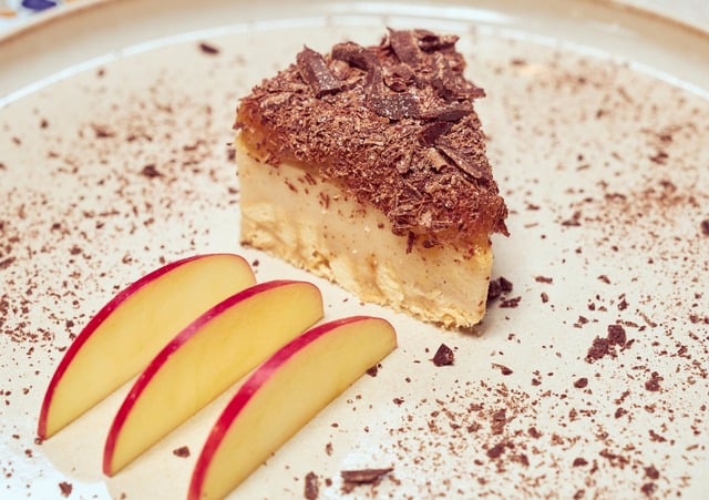 Kalte Torte mit Pinova-Apfel und Modica-Schokolade