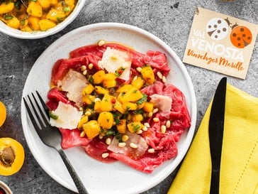 Carpaccio di manzo con albicocche della Val Venosta marinate