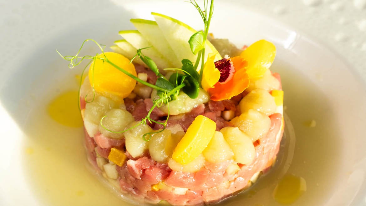 Battuta di manzo Cinisara con infuso di mela Pinova e composta di mandarino